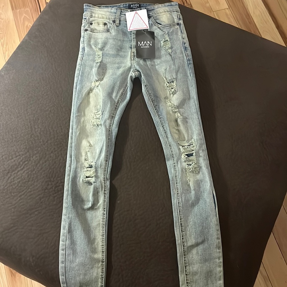 NWT distressed Boohoo man jeans, size 28R